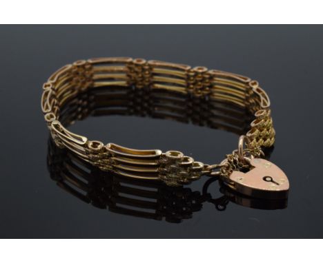 9ct gold gate bracelet with heart-shaped clasp, 12.8 grams, approximately 5.5cm diameter when fastened.  