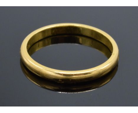 22ct gold wedding band, 3.5 grams, size Q/R.  
