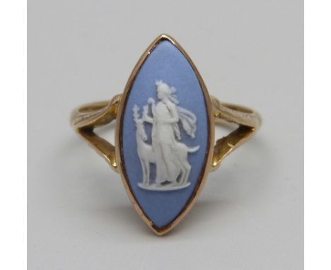 A 9ct gold Wedgwood ring, 2.8g, O 