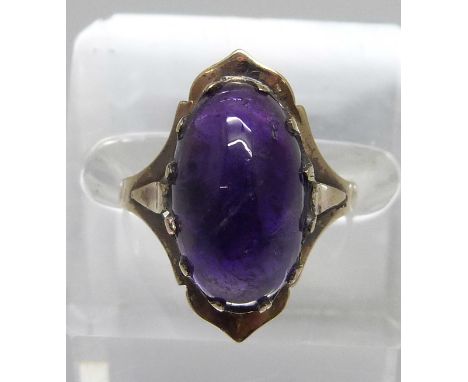 A 9ct gold and amethyst cabochon ring, 3.9g, P 