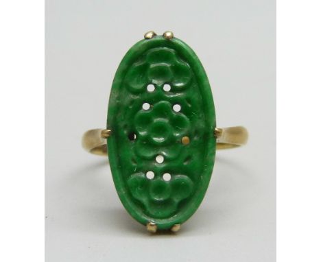 A carved green jade ring with Chinese marks, 2g, J 