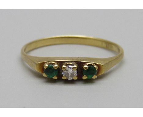 An 18ct diamond and emerald three stone ring, 2.5g, T 