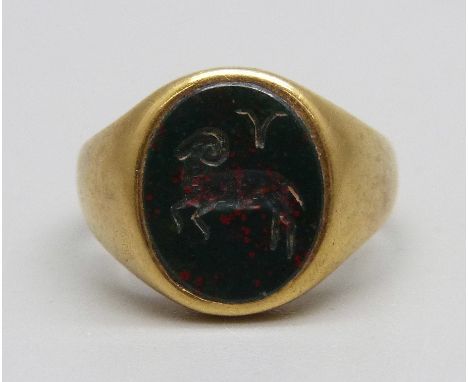 An 18ct gold bloodstone seal ring depicting a ram, 6.2g, K 