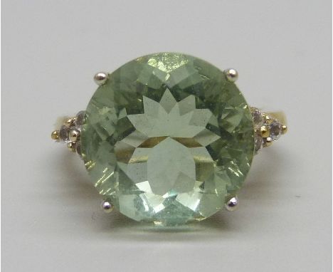 A silver gilt, mint green fluorite and zircon ring, O 