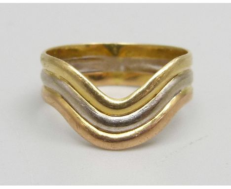 An 18ct tri-colour gold ring, 3.2g, N 