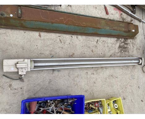 A SIX FOOT STRIP LIGHT FITTING 