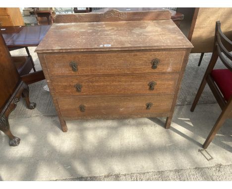 A LIGHT OAK CHEST OF THREE DRAWERS 