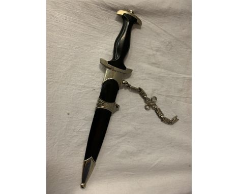 A REPRODUCTION GERMAN DAGGER 