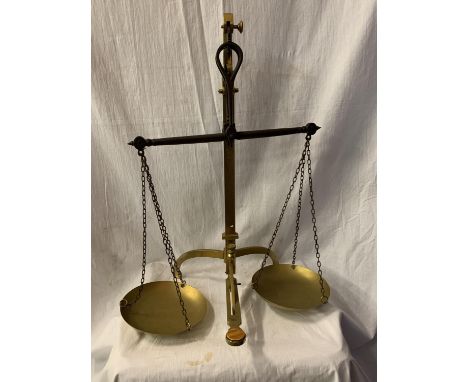 A PAIR OF VINTAGE BRASS BALANCE SCALES 