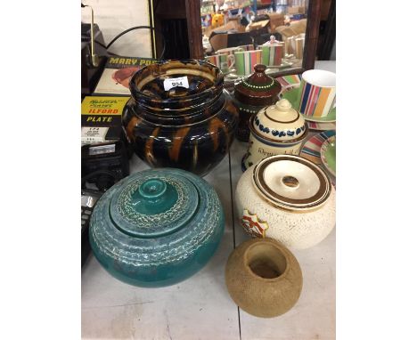 A COLLECTION OF VARIOUS CERAMIC LIDDED POTS TO INCLUDE TORQUAY WARE, ST MARTINS MARMALADE ETC 