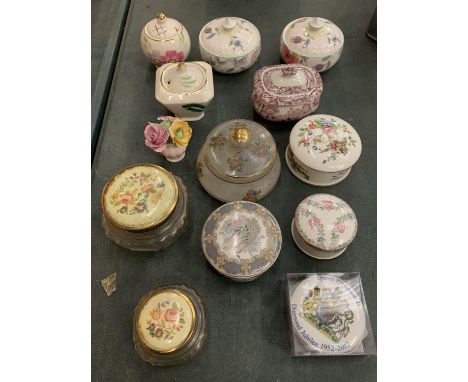 TWELVE CERAMIC AND GLASS TRINKET BOXES TO INCLUDE A PAIR OF MINTON 'HADDON GROVE' EXAMPLES AND AN 'ADDERLEY' FLORAL ORNAMENT 