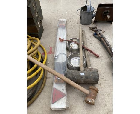 AN ASSORTMENT OF ITEMS TO INCLUDE A RUBBER HAMMER, TWO SLEDGE HAMMERS AND A LIGHT BOARD 