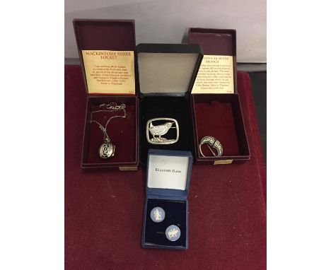 TWO SILVER BROOCHES, A SILVER NECKLACE AND A PAIR OF WEDGEWOOD JASPERWARE EARRINGS ALL BOXED 