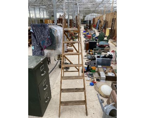 A VINTAGE SIX RUNG WOODEN STEP LADDER 