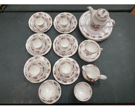 AN ARGYLE TEA SET TO INCLUDE A TEAPOT MILK JUG, SUGAR BOWL, TRIOS, BOWLS, PLATES ETC 