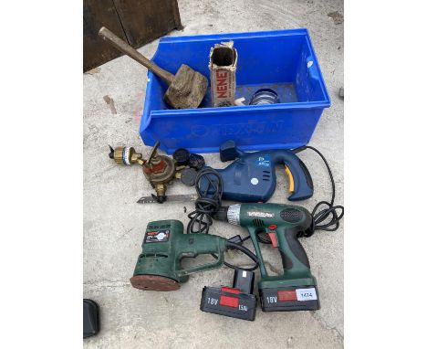 AN ASSORTMENT OF ITEMS TO INCLUDE POWER TOOLS, HORSE BRASSES AND A GUAGE 