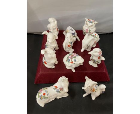 AN ASSORTMENT OF AYNSLEY ANIMAL SHAPED TRINKET BOXES 