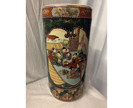A CERAMIC STICK STAND WITH ORIENTAL STYLE DECORATION H:46CM 