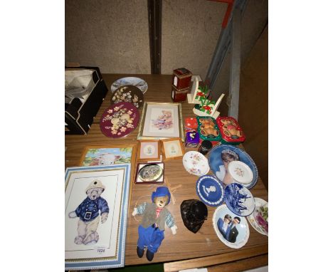 A SELECTION OF ASSORTED ITEMS TO INCLUDE RESIN NURSERY BOOKENDS, COLLECTABLE PLATES, A CLOWN STRING PUPPET, CHILDREN'S PICTUR