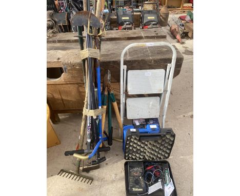 AN ASSORTMENT OF TOOLS TO INCLUDE A SUPASTROBE, A WINCH AND GARDEN TOOLS ETC 