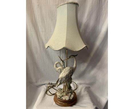 A TABLE LAMP OF TWO STORKS ON A WOODEN BASE C/W SHADE 