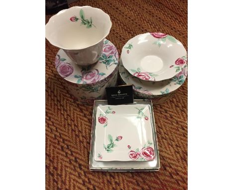 THREE BOXED ROYAL DOULTON ITEMS TO INCLUDE A SQUARE DISH, BOWL AND A PLANTER 