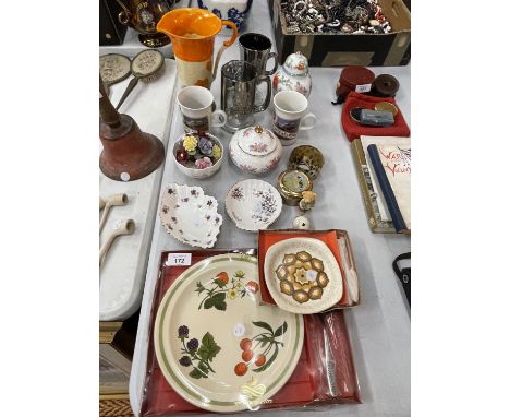 A COLLECTION OF ASSORTED CERAMICS TO INCLUDE ROYAL WORCESTER PALISSY CAKE PLATE AND SERVER 