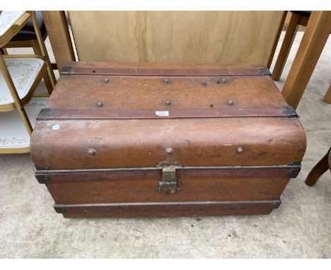 A 19TH CENTURY TIN TRAVELLING TRUNK 