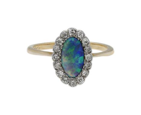 Schwarz-Opal-Diamant-RingAntiker Ring um 1900 in Gelbgold 18K mit Platin Fassung.Feiner Schwarz-Opal aus Australien von ca. 1