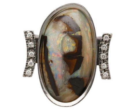 Boulder-Opal-SetSchönes Set, signiert H. Ehrsam, bestehend aus einem Ring und einem Paar Ohrhänger in Weissgold 18K.Beim Ring