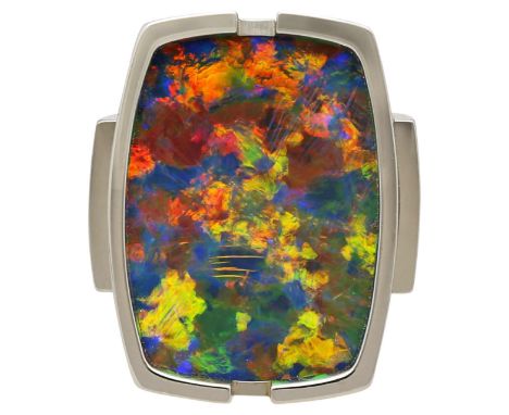 Schwarz-Opal-RingModernes Design in Weissgold 18K als Blickfang eine Schwarz-Opal-Triplettevon ca. 13 ct in Kastenfassung.Rin