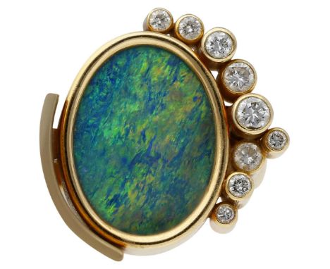 Opal-Brillant-RingEdles Design, signiert A.Kurz in Gelbgold 18K.Blickfang ist eine Opal-Dublette von ca. 6 ct, begleitet von 
