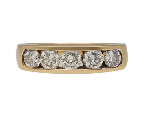 Brillant-RingNeuwertiger Ring in Gelbgold 18K verziert mit 5 Brillanten von zus. ca. 1 ct (G/VVS) mit sehr guter Politur.Ring