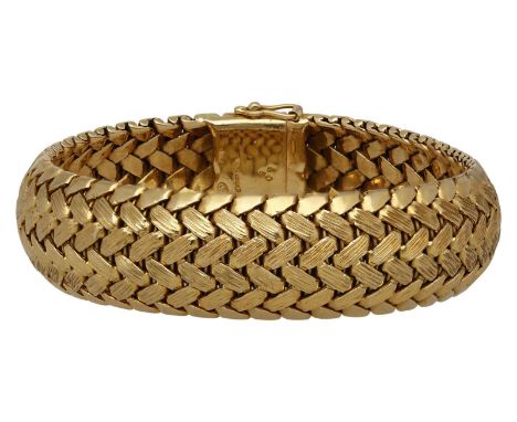 Gold-ArmbandElegantes, massives Armband, signiert Gay Freres in Gelbgold 18K.Schauseitig satiniert, rückseitig poliert mit Ka