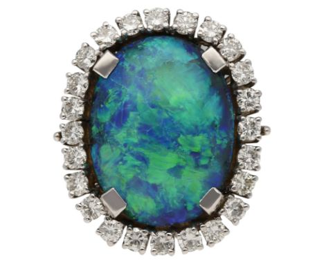 Schwarz-Opal-RingLeuchtendes Schmuckstück in Platin 950 mit einem feinen Schwarzopal in selten guter Qualität aus Australien 