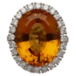 Imperial-Topas-Ring Edler Cocktail-Ring in Weissgold 18K. Als Blickfang ein augenreiner,