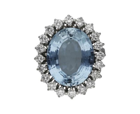 Aquamarin RingCocktail-Ring in Weissgold 18K mir einem sehr schönen, augenreinen Aquamarin von ca. 8,5 ct im Zentrum, begleit