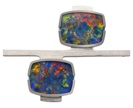 Schwarz-Opal-BroscheFarbenprächtiges Schmuckstück in Weissgold 18K.Zwei Schwarz-Opal-Tripletten von zus. ca. 18 ct in moderne