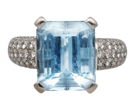 Aquamarin-SchmucksetAttraktives Set, signiert F. Lohri, Zug, in Weissgold 18K bestehend aus einem Paar Ohrstecker und einem R