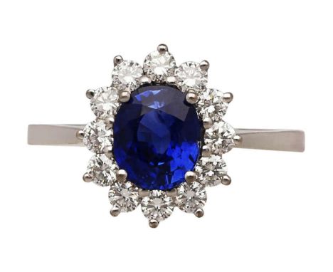 Saphir-Brillant-RingTraumhafter Ring in Weissgold 18K.Blickfang ist ein Saphir mit toller Farbe (royal blue) handelsüblich be