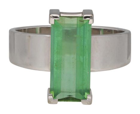 Turmalin-Brillant-SetElegantes Set bestehend aus Collier und Ring in Weissgold 18K.Beim Collier an satinierter Kette ein Trap