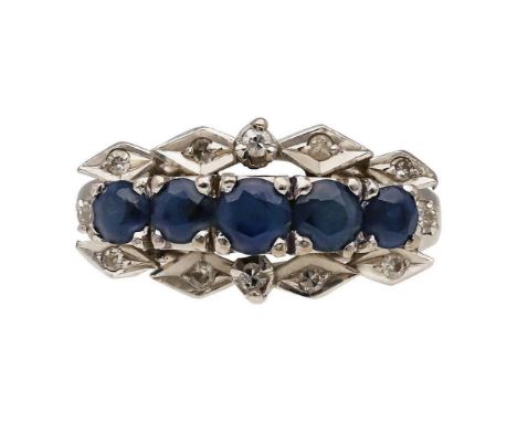 Saphir-Diamant-RingKlassischer Ring in Weissgold 18K mit 5 Saphiren in Krappenfassungsowie Achtkant-Diamanten von zus. ca. 0,