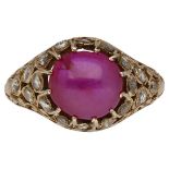 Antiker Burma-Rubin-Ring Historisches Sammlerstück in Roségold 14K. Im Zentrum ein seltener "