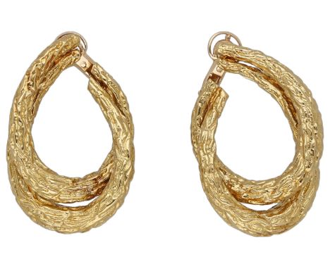 BOUCHERON-CreolenNeuwertige Ohr-Creolen mit Clipverschluss in Gelbgold 18K.Sehr dekorative, fein gearbeitete Oberfläche.5 x 3