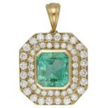 Smaragd-Brillant-Anhänger Leuchtendes Schmuckstück in Gelbgold 18K. Im Zentrum ein kolumbianischer