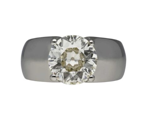 Solitär-RingSehr schöner Altschliff-Diamant-Ring in Platin 950.Blickfang ist ein Altschliff-Diamant von ca. 3,71 ct (I/SI1) m