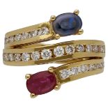 Rubin-Saphir-Ring Dekorativer Ring in Gelbgold 18K ausgestattet mit einem ovalen Rubin von ca. 0,5