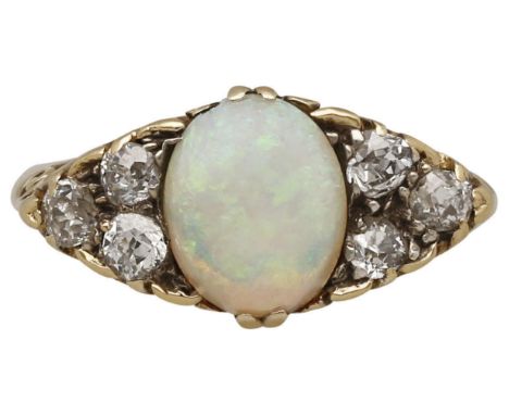 Antikes Opal-SetFeine Selection mit historischem Wert in Gelbgold 18K und Gelbgold 9K bestehend aus einem Collier, Ring und O