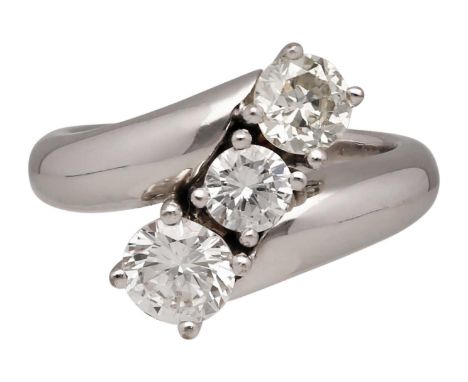 Bucherer-Brillant-RingBrillierendes Modell, signiert Bucherer, in Weissgold 18K.Drei Brillanten jeweils in Krappenfassung dia