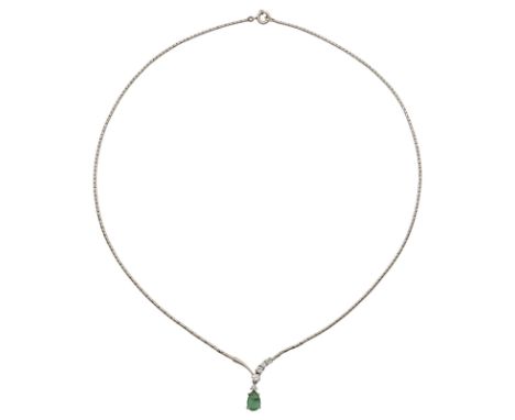 Brillant-Smaragd-Set Geschmackvolles Design bestehend aus Collier, Ring und Ohrstecker in Weissgold 18K und Platin 950.Das Co